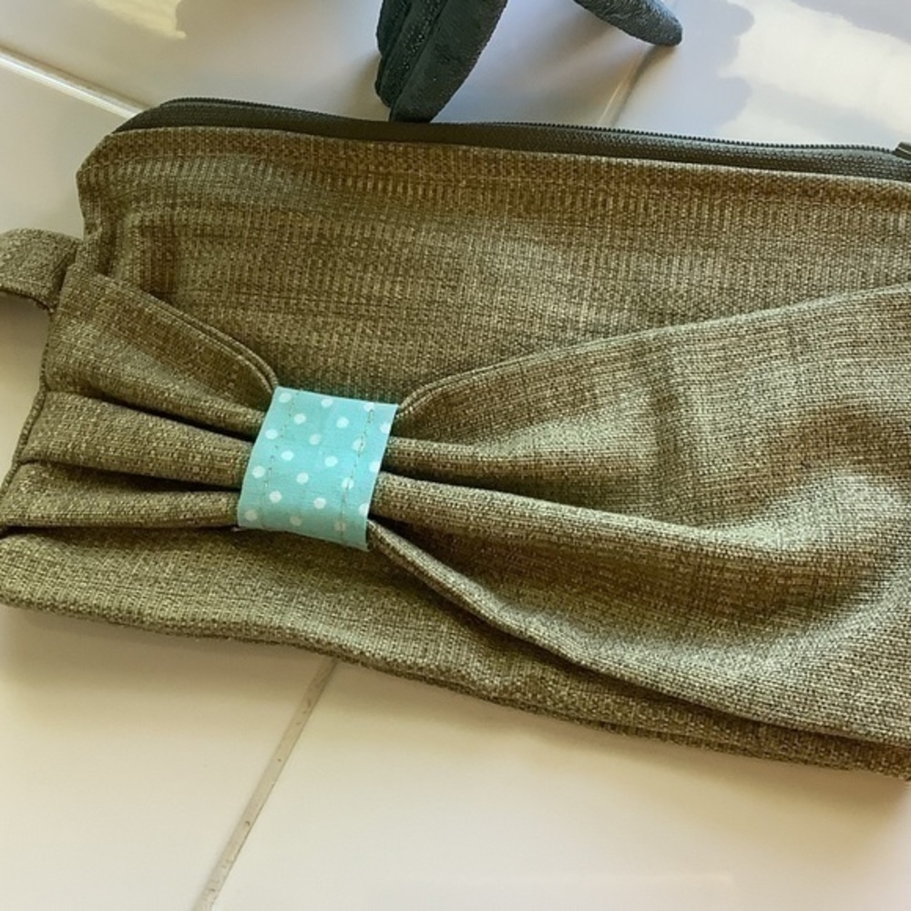 Handmade wristlet - Picture 2 of 4